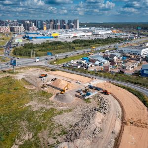 Пролет нового путепровода и подъезды к нему