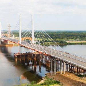 На четвёртом этапе автодороги М-12 «Восток» и на вантовом мосту через Оку завершено устройство дорожного покрытия  Строители...