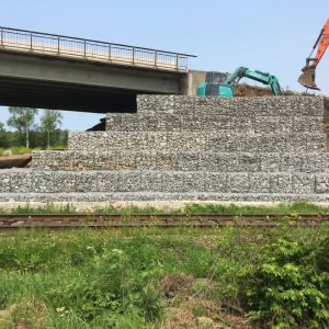 Продолжается ремонт мостов на дороге «Советская Гавань – Ванино»   Работы проводятся в рамках нацпроекта «Безопасные качестве...