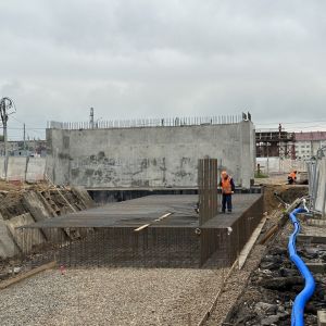 В Апрелевке продолжается строительство путепровода через железную дорогу Киевского направления МЖД, которое направлено на раз...