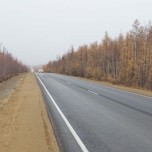 Готов к сдаче десятикилометровый участок автодороги «Нам»   На стадии завершения находится ремонт участка с 44 по 54 километр...