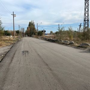 Продолжаем работу по ремонту дорог. На следующий год отремонтируем несколько участков в Старобешевском районе, а также в г. К...