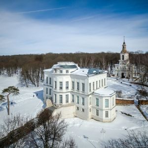 Нашли для вас еще одно место, где можно побывать в новогодние каникулы. Это Богородицк — небольшой городок в Тульской области...