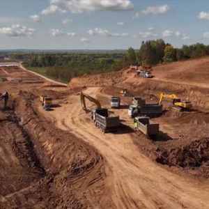 Строящаяся автотрасса М-12 будет продлена до Тюмени и переименована в М-12 «Восток». Председатель Правительства РФ Михаил Миш...