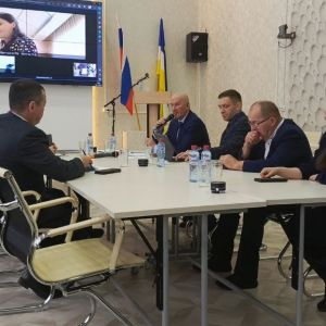 Министр по развитию транспорта Александр Гоге ознакомился с ходом дорожных работ в поселке Маловском Баунтовского эвенкийског...