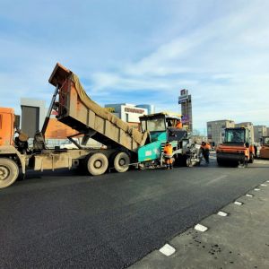 На путепроводе по проспекту Ленина укладывают верхний слой асфальта   Бригады ООО «Барнаульское ДСУ №4» завершили устройство...