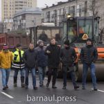 Глава города Вячеслав Франк провел выездное совещание на путепроводе по проспекту Ленина.  Совместно с подрядчиком ООО "Барна...