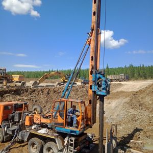 Мостовой переход через р. Чуоналыр возводится в Мирнинском районе по нацпроекту "Безопасные качественные дороги" и находится...