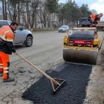 В Анапе продолжается ямочный ремонт улично-дорожной сети   Работы стартовали с улицы Солдатских матерей, идут на улицах Парко...