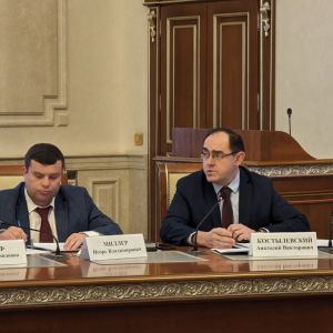 Прошло совещание с представителями дорожной отрасли под руководством первого зампредседателя Правительства Владимира Знаткова...