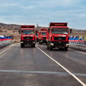 В новых регионах колоссальными темпами восстанавливаем инфраструктуру. Например, в ДНР отремонтировали ещё два моста  64-метр...
