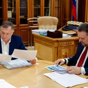 Встретился с губернатором Новгородской области Андреем Никитиным  Обсудили с коллегой вопросы реализации программы дорожных р...