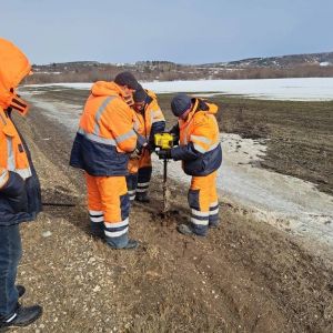 В рамках содержания автомобильной дороги Киров - Малмыж - Вятские Поляны сотрудники АО "Вятавтодор" выполнили работы по устан...