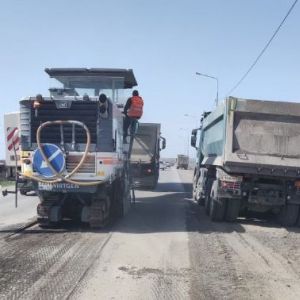 В Уфимском районе приступили к ремонту дороги Уфа - Чишмы в рамках нацпроекта "Безопасные качественные дороги". На участке вб...