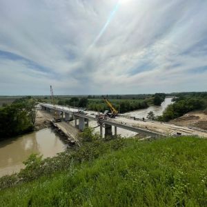 В Усть-Лабинском районе в 2024 году завершат реконструкцию моста через реку Лаба на автодороге станица Некрасовская-а. Хатука...