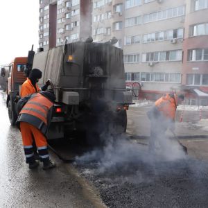 Аварийно-ямочный ремонт выполнен на 36 объектах улично-дорожной сети Самары: работы продолжаются в 2 смены  Пока не сойдет сн...