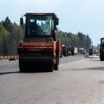  РАЗВЯЗКА М-1/А-108 В РАЙОНЕ ПОСЕЛКА ДОРОХОВО. ПРИСТУПИЛИ К УКЛАДКЕ АСФАЛЬТА  На участке строительства развязки М-1 «Беларусь...