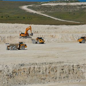 ЕЩЕ РАЗ ПРО НАШ КАРЬЕР
Завод Азия Цемент работает на собственном сырье, которое добывается на Сурско-Маисском месторождении м...