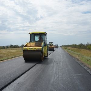 В Саратовской области работы по укладке асфальтобетона завершены более чем на 58%  