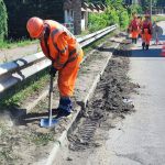 продолжаем ручную уборку по улице Петровского в Кировском районе и улице Артема в Киевском районе  продолжаем текущий ремонт...