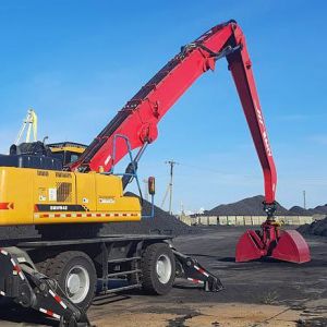 В работе – новая техника В Порту Мечел-Темрюк ввели в эксплуатацию высокопроизводительный колесный перегружатель. Он предназ...