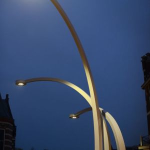 Сегодня в повестке опоры освещения в г. Ассен, Нидерланды. Уравновесить вид старинных зданий и дизайн продуктов нового врем...