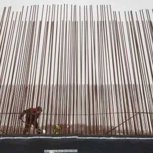 На 2-м пусковом комплексе головного участка М-12, от Московского скоростного диаметра до ЦКАД, дорожники ведут активные работ...