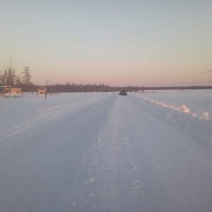 Восстановлен проезд на участке автозимника в Кобяйском районе  Дорожники расчистили от снега проезд сезонной дороги с. Люксюг...