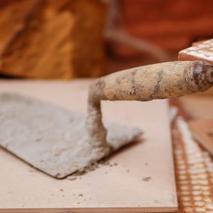 ПОКУПАТЬ ГОТОВУЮ ИЛИ ДЕЛАТЬ САМИМ? Этот вопрос стоит перед многими отделочниками и строителями. Речь сегодня пойдет о пригото...