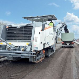 МЕТОД ХОЛОДНОЙ РЕГЕНЕРАЦИИ– ЭФФЕКТИВНЫЙ СПОСОБ РЕМОНТА ДОРОГ В чем же заключается его эффективность? Если раньше ремонт доро...