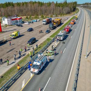 Провели учения по ликвидации последствий ДТП на М-11 «Нева». Мероприятие прошло на 263-м км М-11 в Тверской области. По сцена...