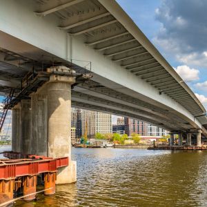 Меньше текста – больше фото! Автомобильный мост через затон Новинки готов на 85%: на постоянные опоры установлен центральный...