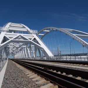 Министерство транспорта РФ (VK)  Открыто движение по второму железнодорожному пути Крымского моста.  Сегодня при участии заме...