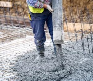 Гипсобетон различают по плотности на :  — особо легкий гипсобетон со средней плотностью ме­нее 500 кг/м3;  — легкий гипсобето...