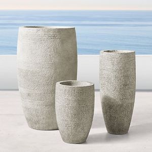 Вазоны в едином стиле, но разных размеров. Идеальное сочетание для комплектации элегантного общественного пространства.. #un...