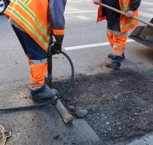 Расслоение бетонной смеси приводит к появлению неплотных зон в структуре бетона, к снижению ее однородности и самое главное —...