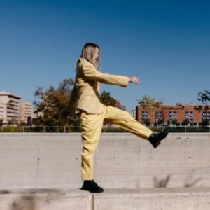 Пропорции бетонной смеси по маркам: Бетон М100 – 1 часть цемента : 4,6 песка : 7 щебня : 0,85 частей воды. М150 – 1:3,...