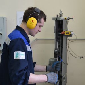 Специалисты Испытательного лабораторного центра ГБУ «ЦЭИИС» исследовали 185 проб слоев дорожных одежд и грунтов. В мае текущ...