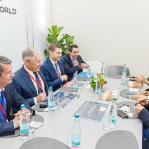 Госкомпания «Автодор» обсудила сотрудничество с одной из крупнейших логистических компаний из Дубая Развитие скоростных доро...