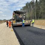 Первый асфальтобетон уложен на новом участке дороги от Казани до Екатеринбурга  На третьем этапе дороги Дюртюли — Ачит, котор...