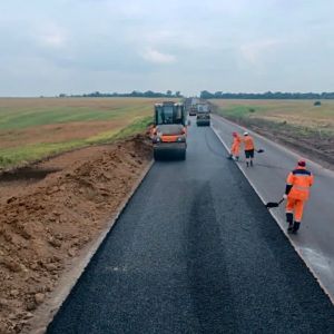 Осенью этого года строители отремонтируют более 300 км дорог ДНР В августе жители восточных районов Донецкой Народной Респуб...