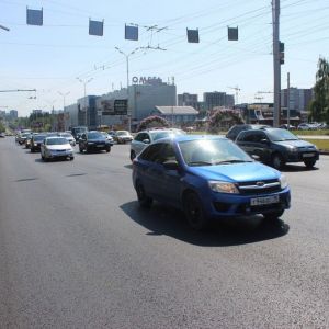 Ремонт ул. 10 лет Октября - на завершающей стадии. Здесь обновляется участок протяженностью 700 м. Уже уложены два слоя ново...