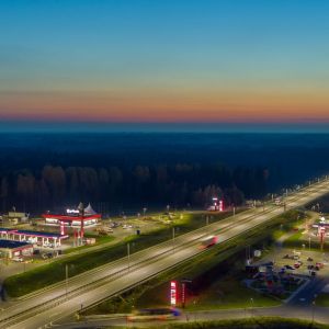 На М-11 «Нева» откроют еще 7 многофункциональных зон дорожного сервиса Скоростная дорога из Москвы в Санкт-Петербург станови...