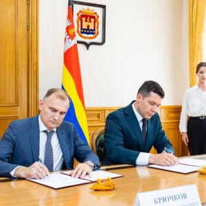Генеральный директор НИЦ «Строительство» Виталий Крючков и губернатор Калининградской области Антон Алиханов подписали соглаш...