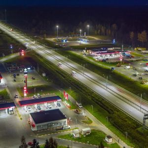 Открытие движения по М-11 «Нева» от Москвы до Петербурга дало импульс развитию автотуризма За 4 года, с открытия движения ме...