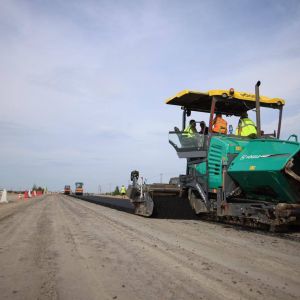 Проверил ход реконструкции участка автодороги "Умнас" от поста ГАИ до села Владимировка. Автодорога "Умнас" - важнейшее и в...