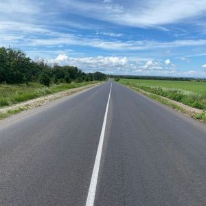 В конце лета жители ЛНР смогут проехать по дороге из Золотого в Луганск по новому асфальту Дорожники уже заменили асфальтобе...